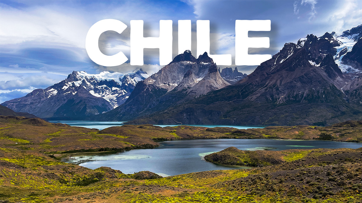 A picture of a mountain range in the Torres del Paine National Park in Chile