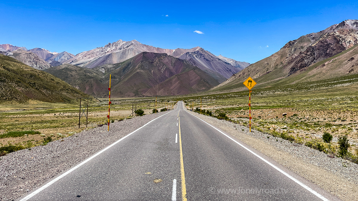 A photo of the empty highway to Las Lenas with mountains in the background