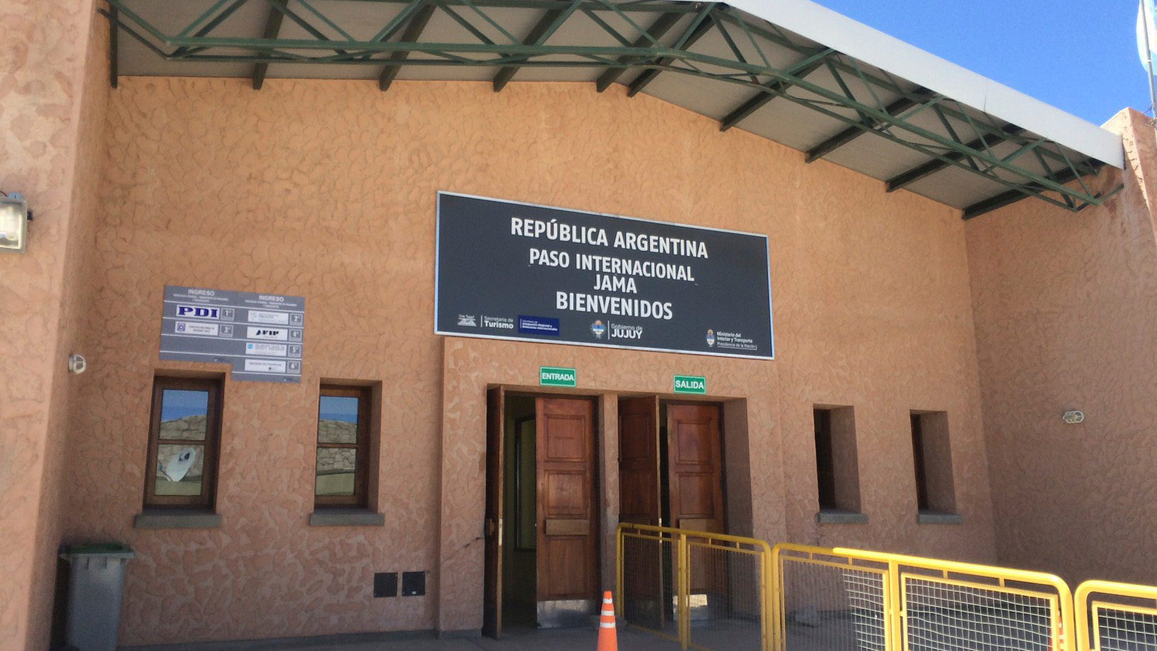 A photo of the joint Chile / Argentina customs and immigration building at Paso Jama