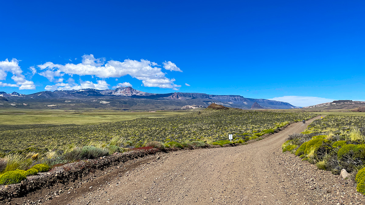 A photo of the remote gravel road at Paso Roballo, between Chile and Argentina.
